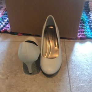 comfort plus by Predictions Shoes - White heel comfort plus by Predictions Shoes - White heel